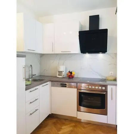 Adriana - Right By The Sea Apartment